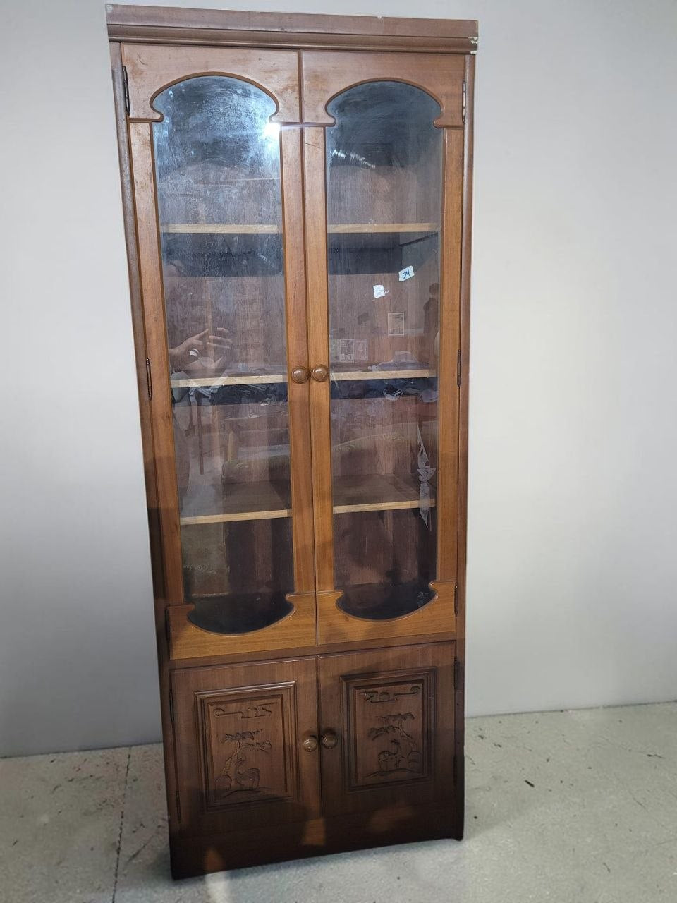 Traditional Wooden Display Cabinet / China Hutch