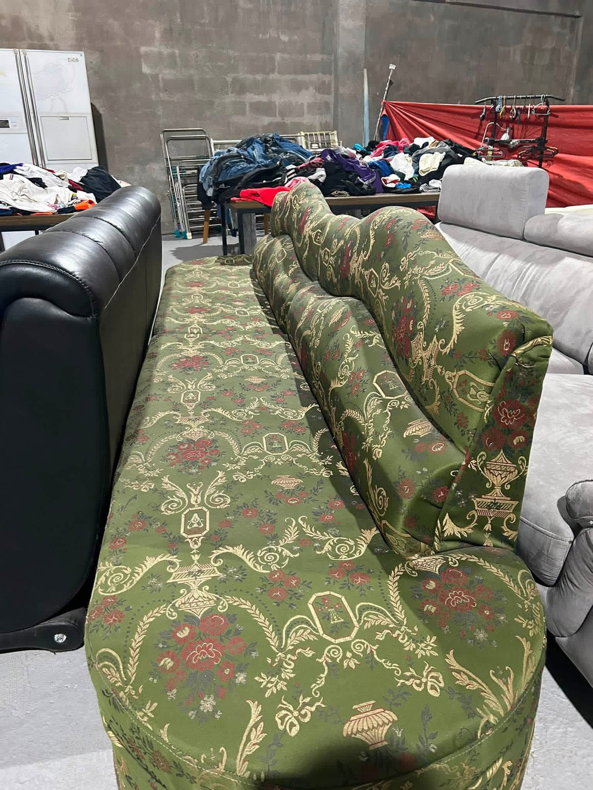 LIVING ROOM SOFA